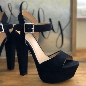 Delicious Black Platform Heel ✨